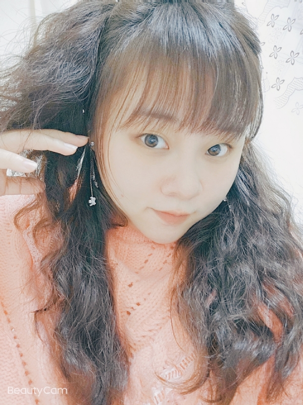 艾薇儿的第一张照片--长汀交友网